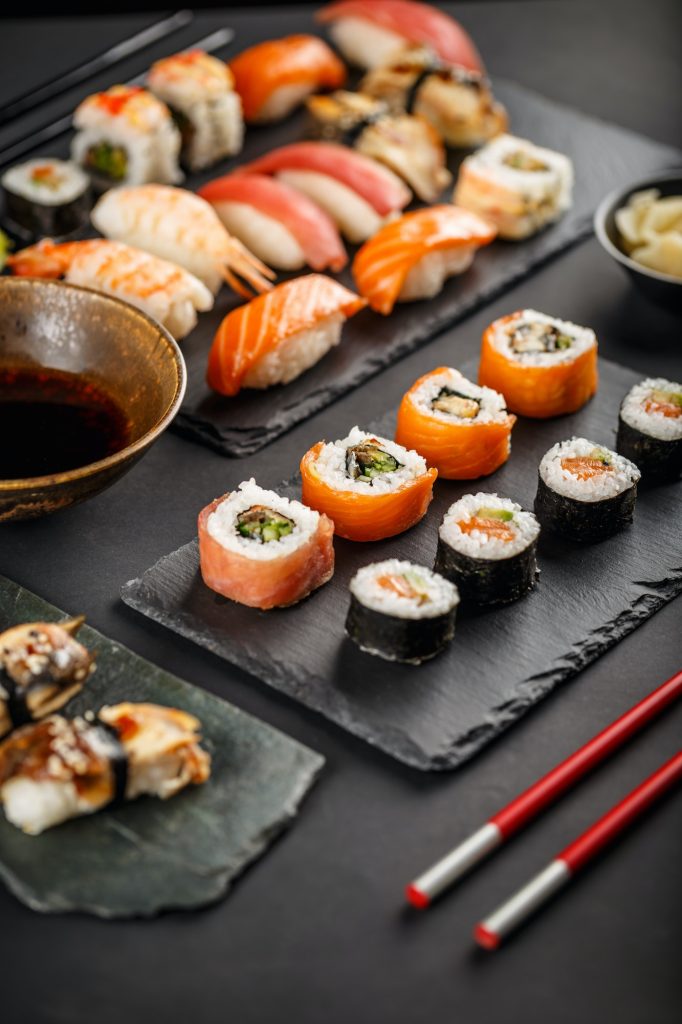 Sushi set rolls